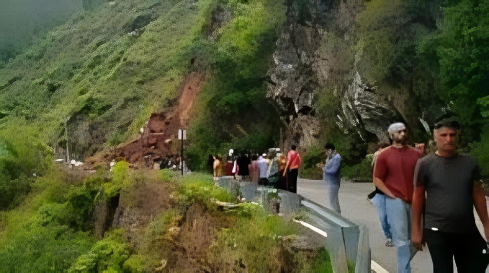 Chamoli-Badrinath Highway Blocked Due to Heavy Landslide: Traffic Suspended