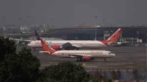 Delhi Airport Flight Cancellations के चलते हवाई अड्डे पर फंसे यात्री और रद्द उड़ानों की जानकारी