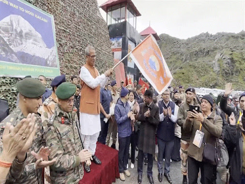 नाथूला दर्रे से कैलाश मानसरोवर यात्रा 2025 की पहली टोली को रवाना करते राज्यपाल ओम प्रकाश माथुर